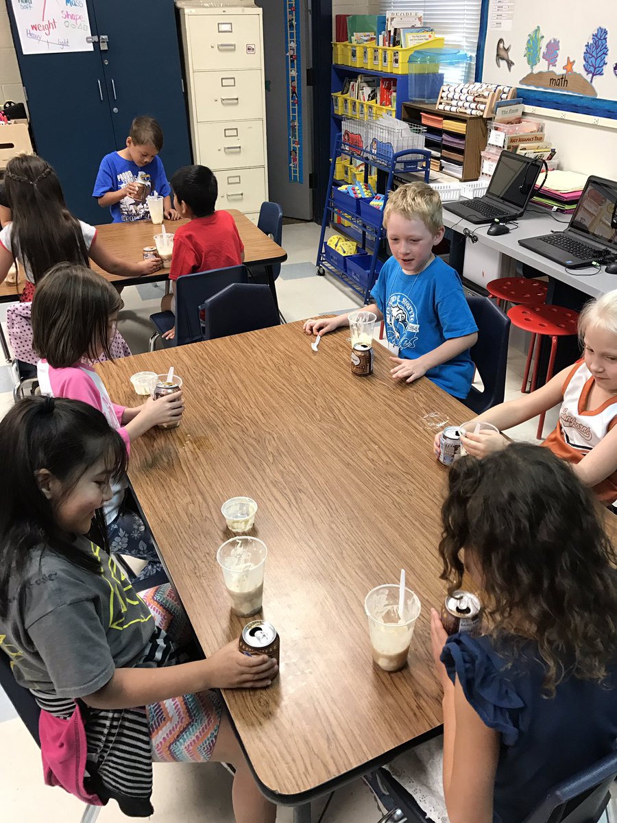 herringfirst's tweet photo. We love science. Making root beer floats to learn about solid, liquid and gas. #deslearning https://t.co/7ThZlS2TwG