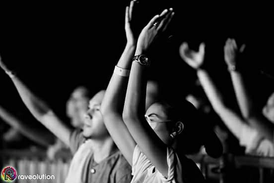 Raveolutionph's tweet image. Celebrate as weekend starts! Go out, dance the night away, and never forget to have fun!

#OneRhythmOneNation
#RaveolutionPH #UniteinColor