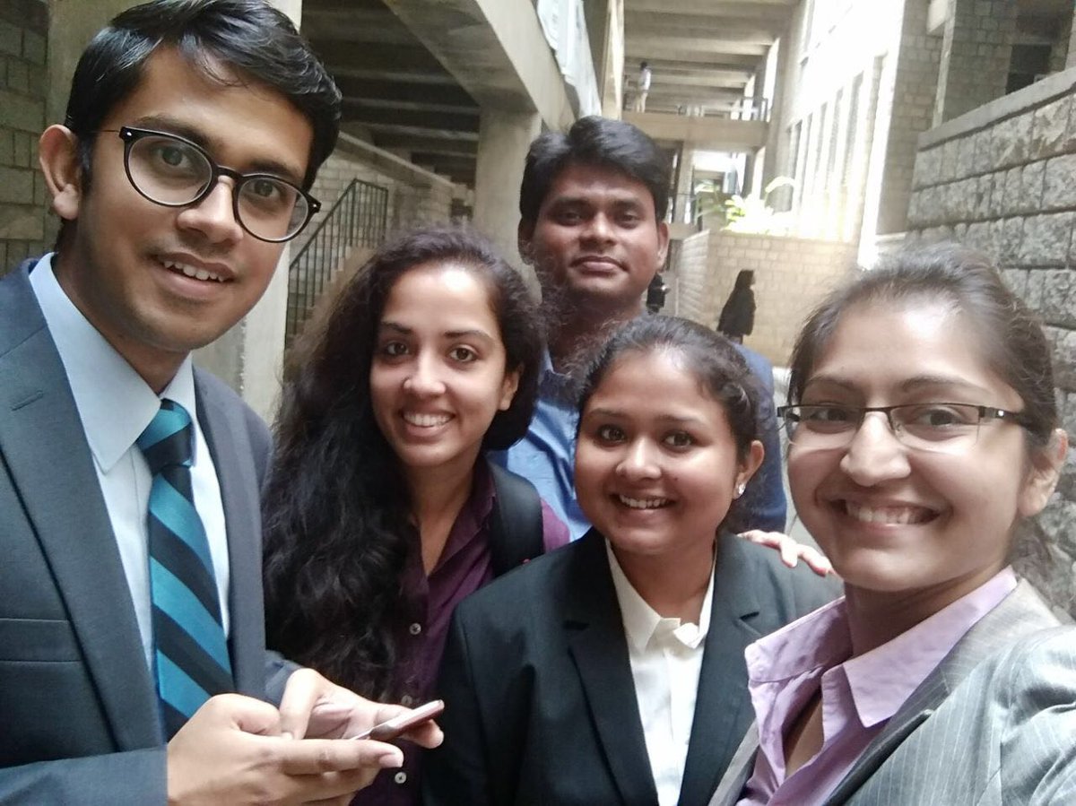SriSriU's tweet photo. Proud Moment! 

Congrats to @SSUFMS students for winning 2nd place in the Nationwide event #Vista by @IIM_Bangalore #ArtificialIntelligence https://t.co/XqjV6m4uNH