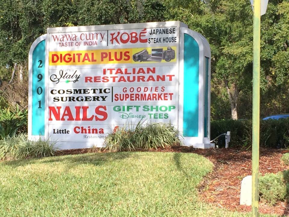 OceanViewTA's tweet photo. @ZaschaFriis Just in case you want a lil nip tuck between your Indian food and souvenir shopping 😲 https://t.co/xjdn2snIRU