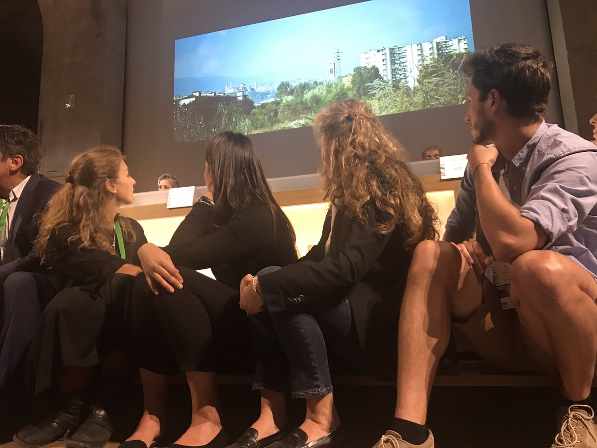 iMdP_Bergamo's tweet photo. D.Piazzini: grande lavoro dei ragazzi della Summer School "chiusi" nel carcere di Sant'Agata per i loro progetti #imdp17 #summer #school https://t.co/fJ7BEF9OHc