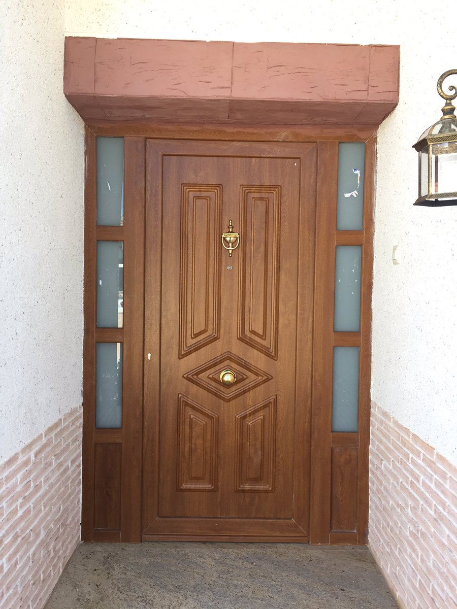 Mavero_pvc's tweet photo. Puerta de calle Ipstamp IP5 color roble dorado #AislamientoTérmico #deceuninckpvc #yopiensodeke # https://t.co/aL5p97BojS