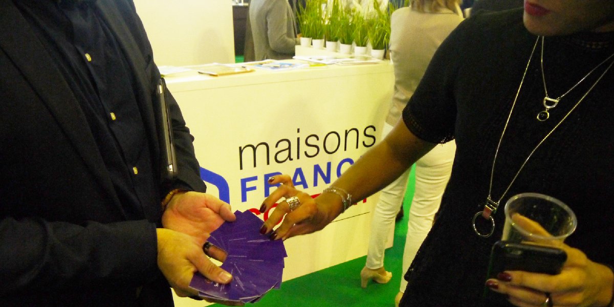 Switfi's tweet photo. 😀 Le jeu #SwitfiSweetScratch est lancé ! Retrouvez l'équipe @Switfi pour tenter de gagner un dîner pour 2 au restaurant ! #salon #immobilier https://t.co/lxZ7P0VvI1