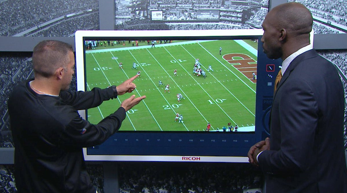 FDuffyNFL's tweet photo. #Eagles QB Coach John DeFilippo gives us a great look at Carson Wentz &amp; his development on Eagles Game Plan

WATCH: https://t.co/fPzYAMIHnT https://t.co/tr0hKUuqO1