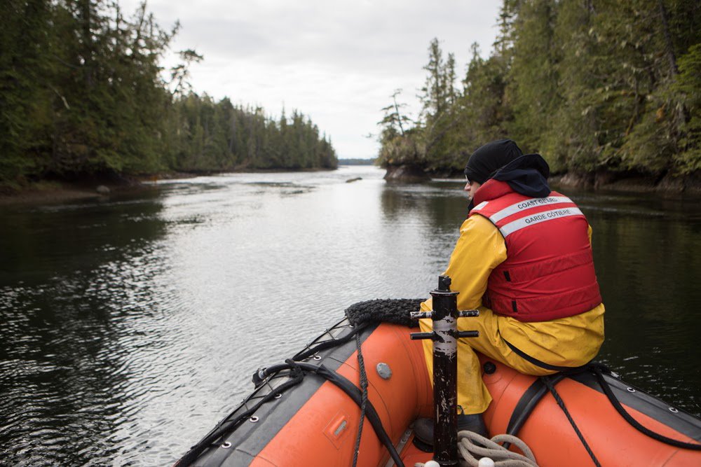 CoastGuardCAN's tweet photo. Happy #FirstDayofFall! Make sure to bundle up when going out on the water! https://t.co/BUDBMClJKz