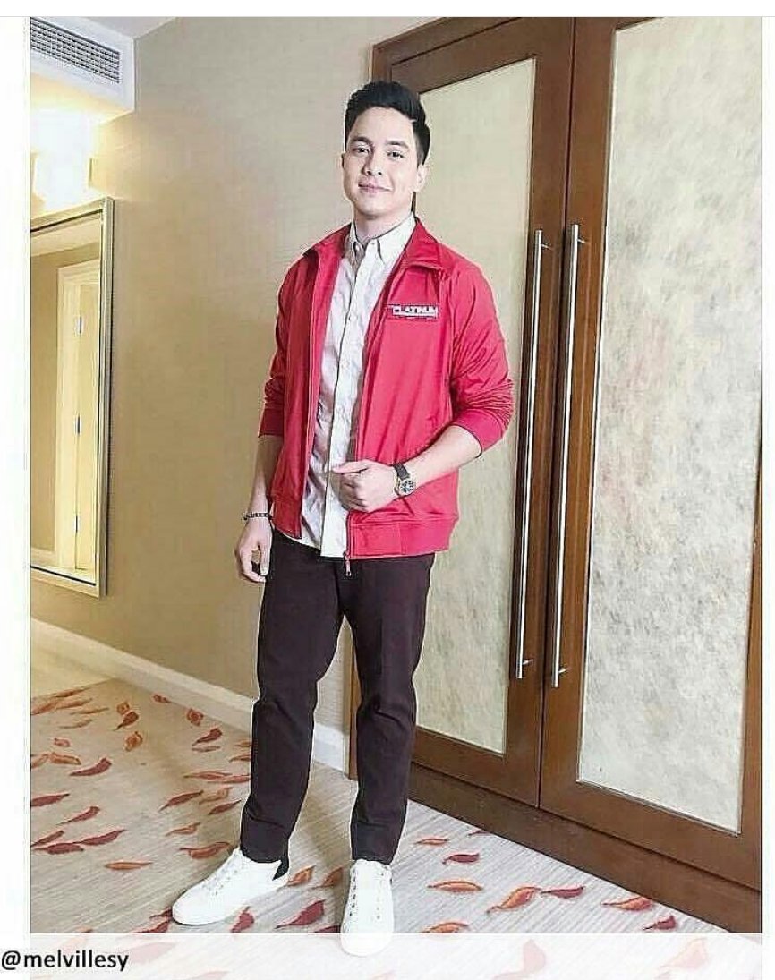 R_FAULKERSoN's tweet photo. Sus giatay uy! KaGwapo man gi hapon. 😊 #ALDENsaCEBUanaAt30 https://t.co/tIfljGjBx7