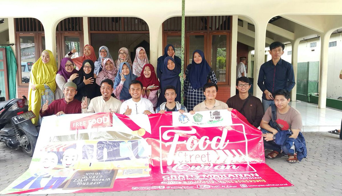 yisc_alazhar's tweet photo. Beberapa foto kegiatan :)) #YISCAlAzhar #BidangSPKYISC #FSQ #FoodStreetQuran #2017 https://t.co/JjcRqwvdhb