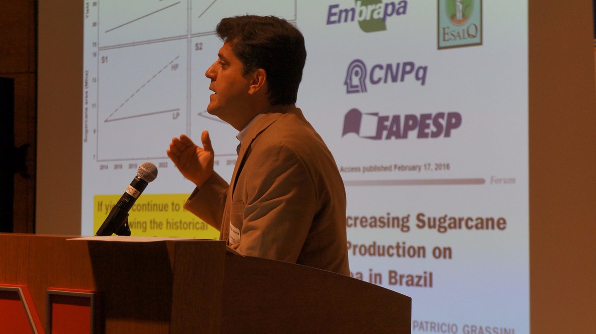 IANRGlobal's tweet photo. #FAPESPWeek17 coverage feat. @ESALQUSP's Prof. Fábio Marin, @waterforfood's Dr. Christopher Neale https://t.co/CgnAP1uEZY via @AgenciaFAPESP https://t.co/iMJZcP5knG