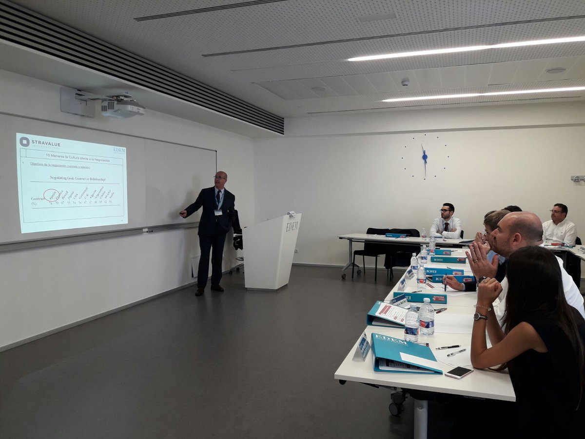 EDEMempresarios's tweet image. Hoy hemos tenido la primera jornada del ABC de Internacionalización con José Rivera de @Stravalue ¡Fantástico 👍! #EDEM #Empresarios