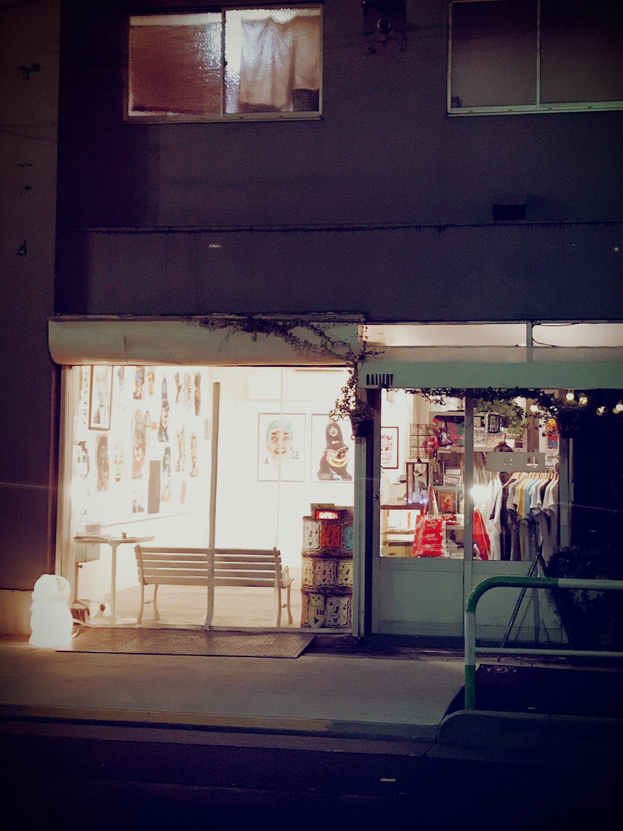 komagome_tama's tweet image. 田端駅北口から坂を登るとあるギャラリーwishless に行って来ました。
今はちょうどA.CEさんという方の個展が開催されています。
それとは別にこれは店内で買ったジン。
#wishless