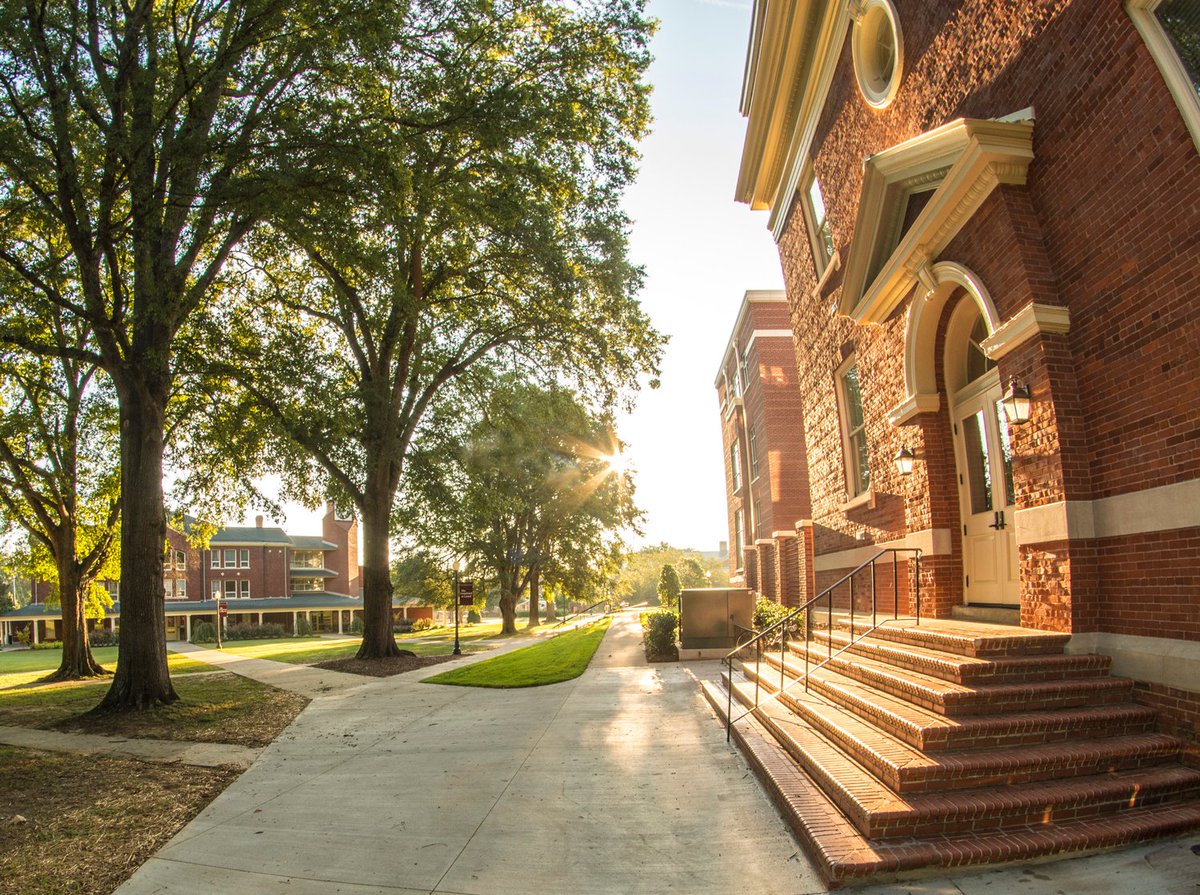 presbycollege's tweet photo. It's Fall Y'all! Happy 1st day of Fall and #BluePrideFriday! The leaves may change but PC blue is forever! #GoBlueHose #BeABlueHose https://t.co/MWSMIWvRjN