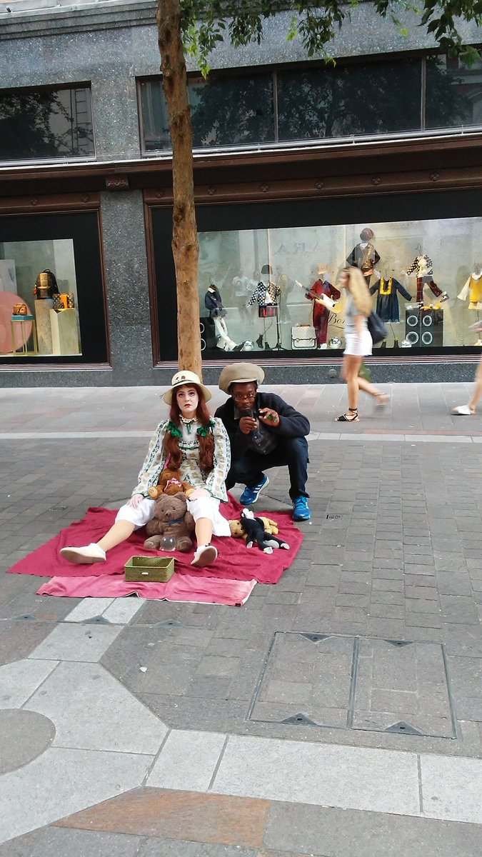 SpiritualShay's tweet photo. My uncle was very amused... but everyone else thought this woman was hella creepy... #London #Harrods https://t.co/cjX7Rmyu2k