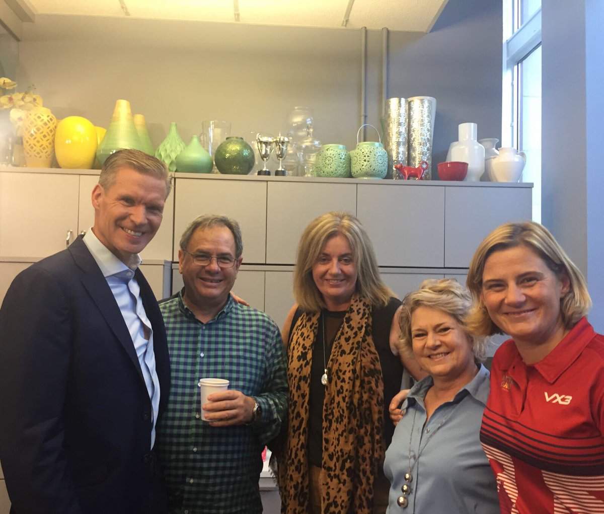 SKellyCEO's tweet image. Privileged to spend time w/ #InvictusGames athlete Cornelia Oosthuizen &amp;amp; her family. Family support huge part of the spirit of the games 💚