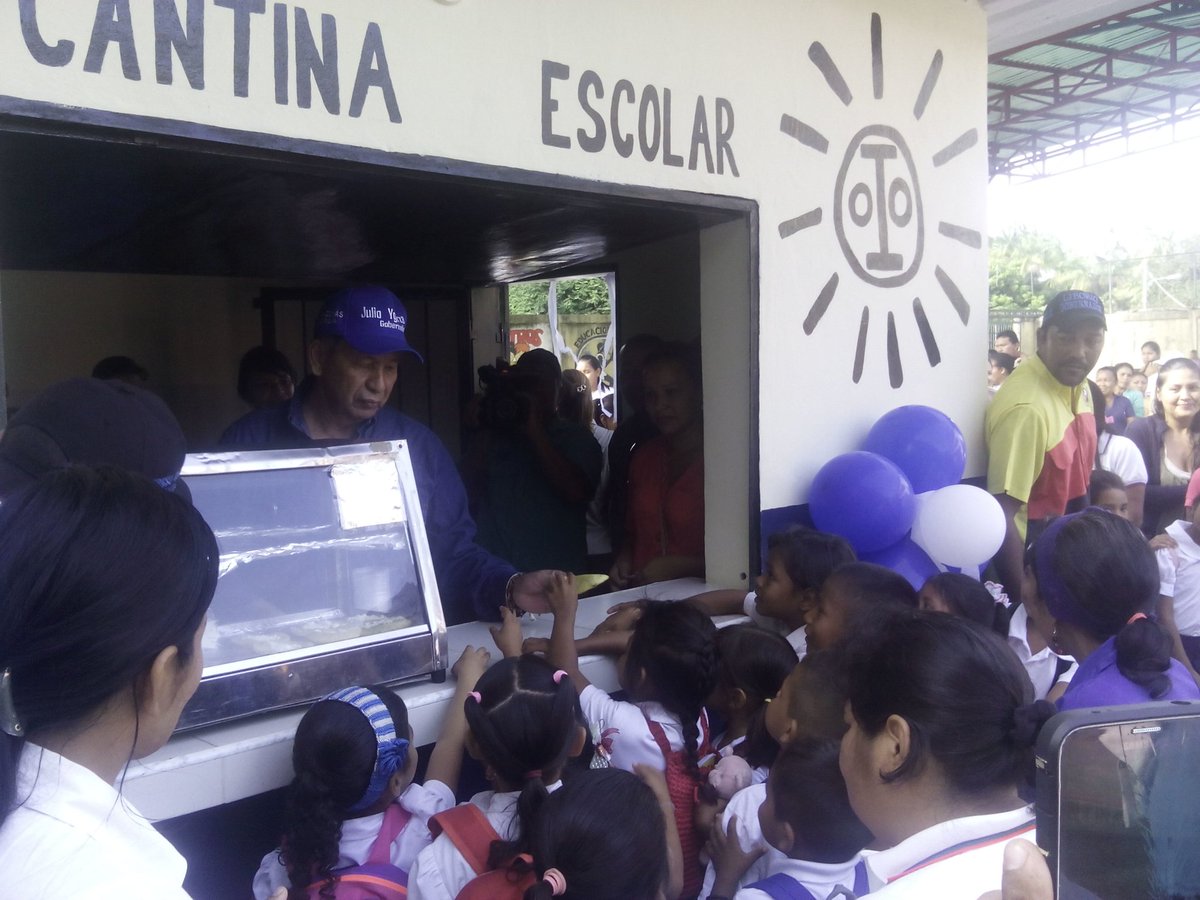 GobAmazonas's tweet photo. #EnEstosMomentos el Gob. Del estado @LiborioGuarulla inaugura cantina de la U.E. Cecilio Acosta y recorre sus instalaciones. 
#22Sep https://t.co/UIt2isTpZx