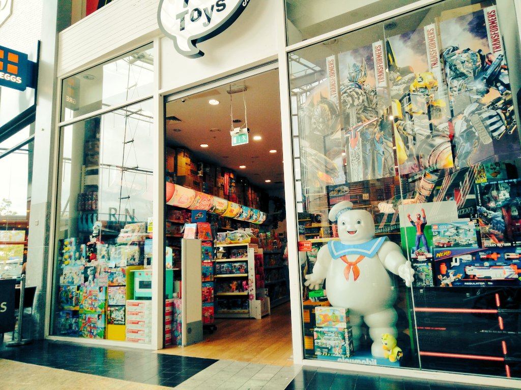 MrsKirstBarrett's tweet photo. After watching #nomoreboysandgirls I find I can't even go into @A1ToysUK - very clearly a "boy" side and a "girl" side @LetToysBeToys https://t.co/T24J6rPMDv