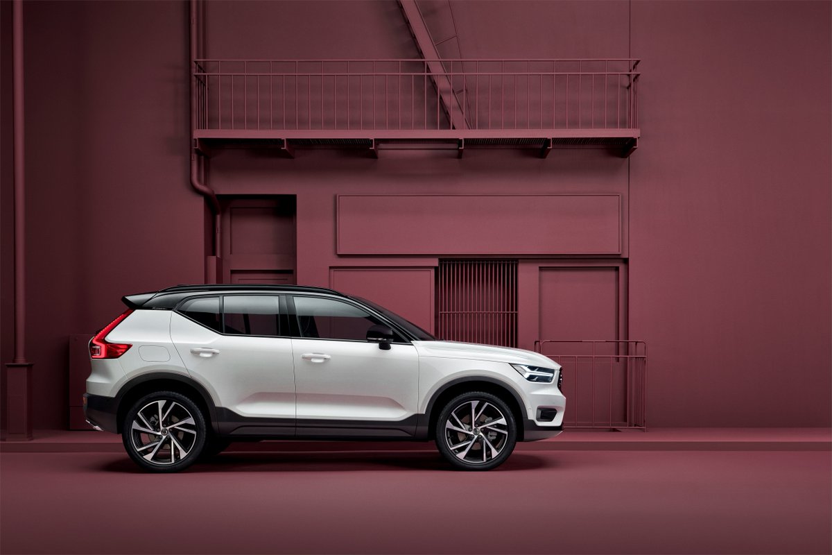AutoVeracruz's tweet photo. El nuevo Volvo XC40, presentado en Milán. Sigue creciendo la familia SUV premium, que además incorporará un servicio especial de concierge. https://t.co/MZdCOBPsrb