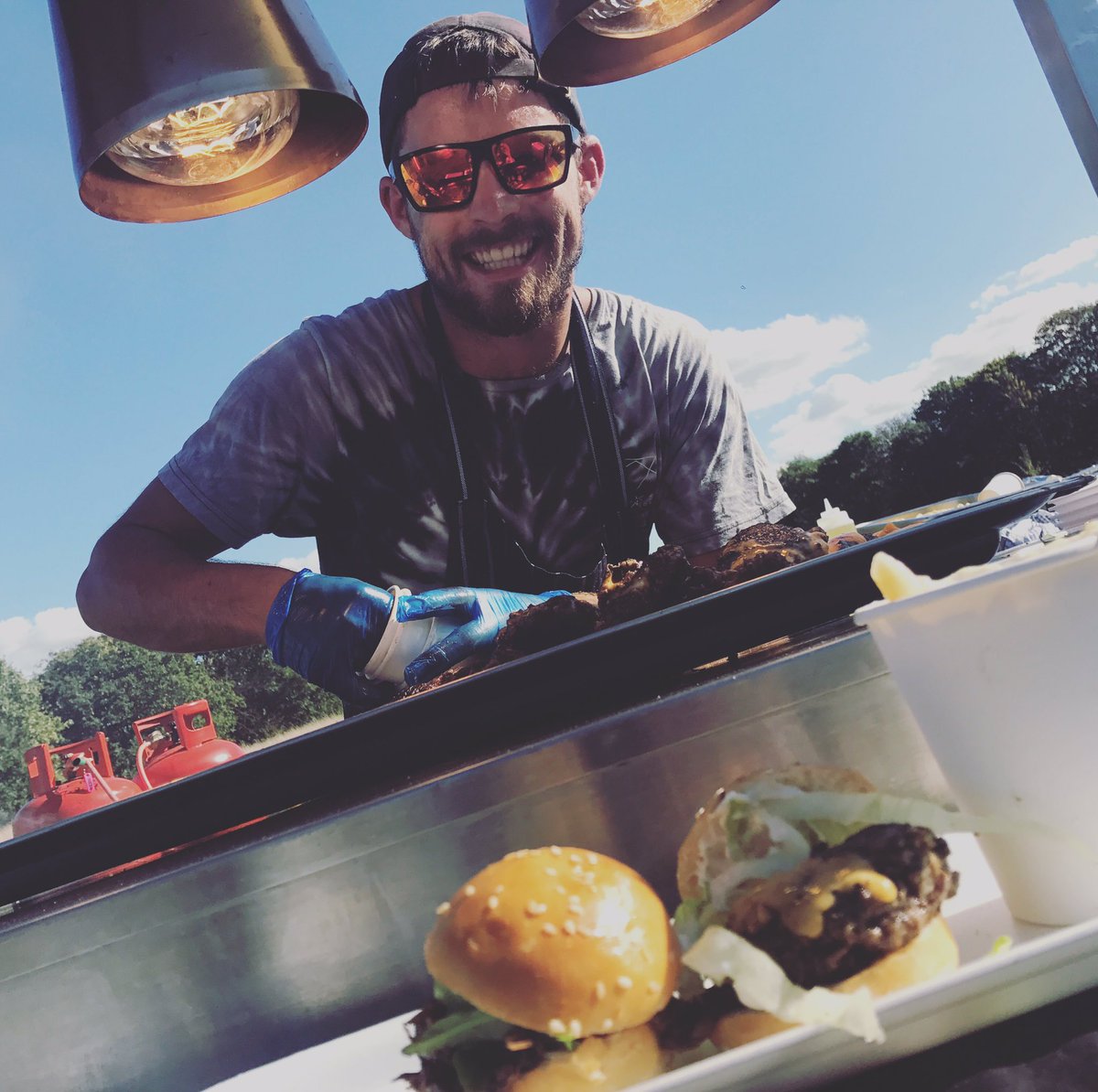 Lunch of champions. Truffle burger, pulled duck slider and pasta covered in béchamel sauce! More please <a href="/LeBunUK/">Le Bun</a> #FoodieFriday #foodporn