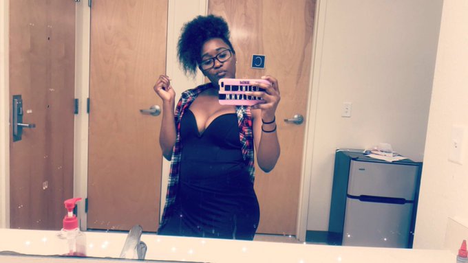 Watch your fav aquarius ♒️'s leaked NSFW photo on TwXstars