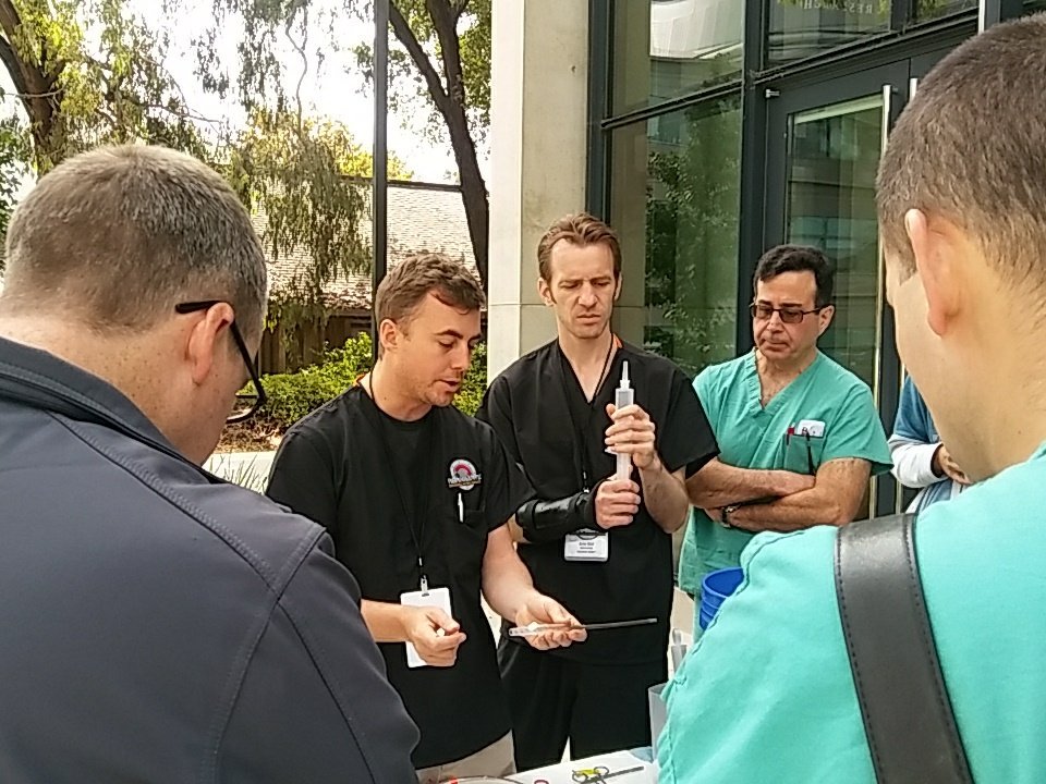 edecmo's tweet photo. @sachaflyingdoc and Arne Diehl demonstrate and explain Underwater Seal in ECMO
#Reanimate4 https://t.co/VWCwfcKaeJ