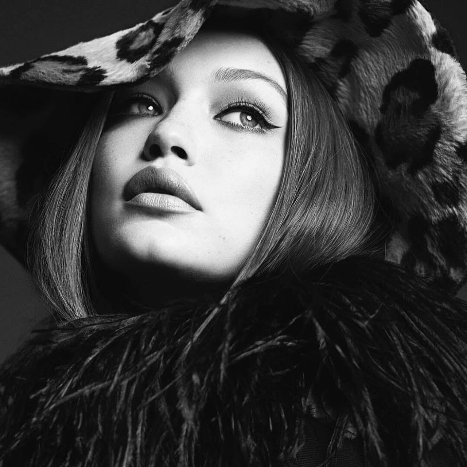 superbe_gr's tweet photo. Gigi Hadid,  Φθινόπωρο/ Χειμώνας 2017 - 2018 https://t.co/96Hk8vlRYf