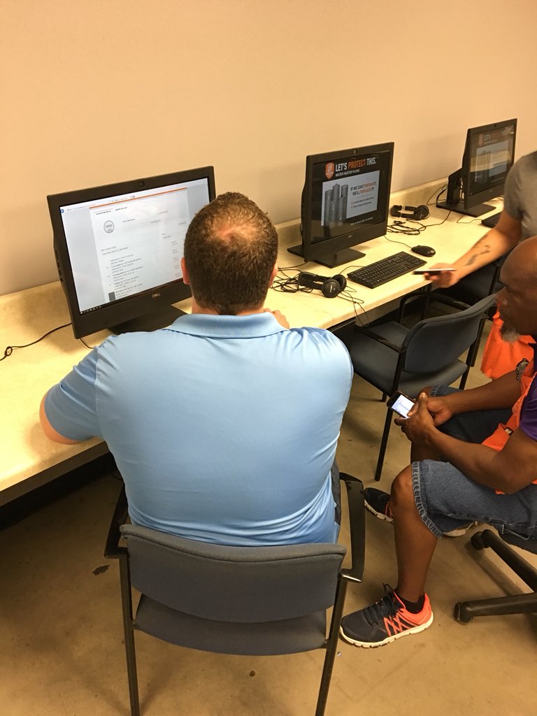 BehrRepZach's tweet photo. Great morning of training at #3885! #Behr #JoeThePro #ProPaint2.0 https://t.co/oO1f7uzLIm