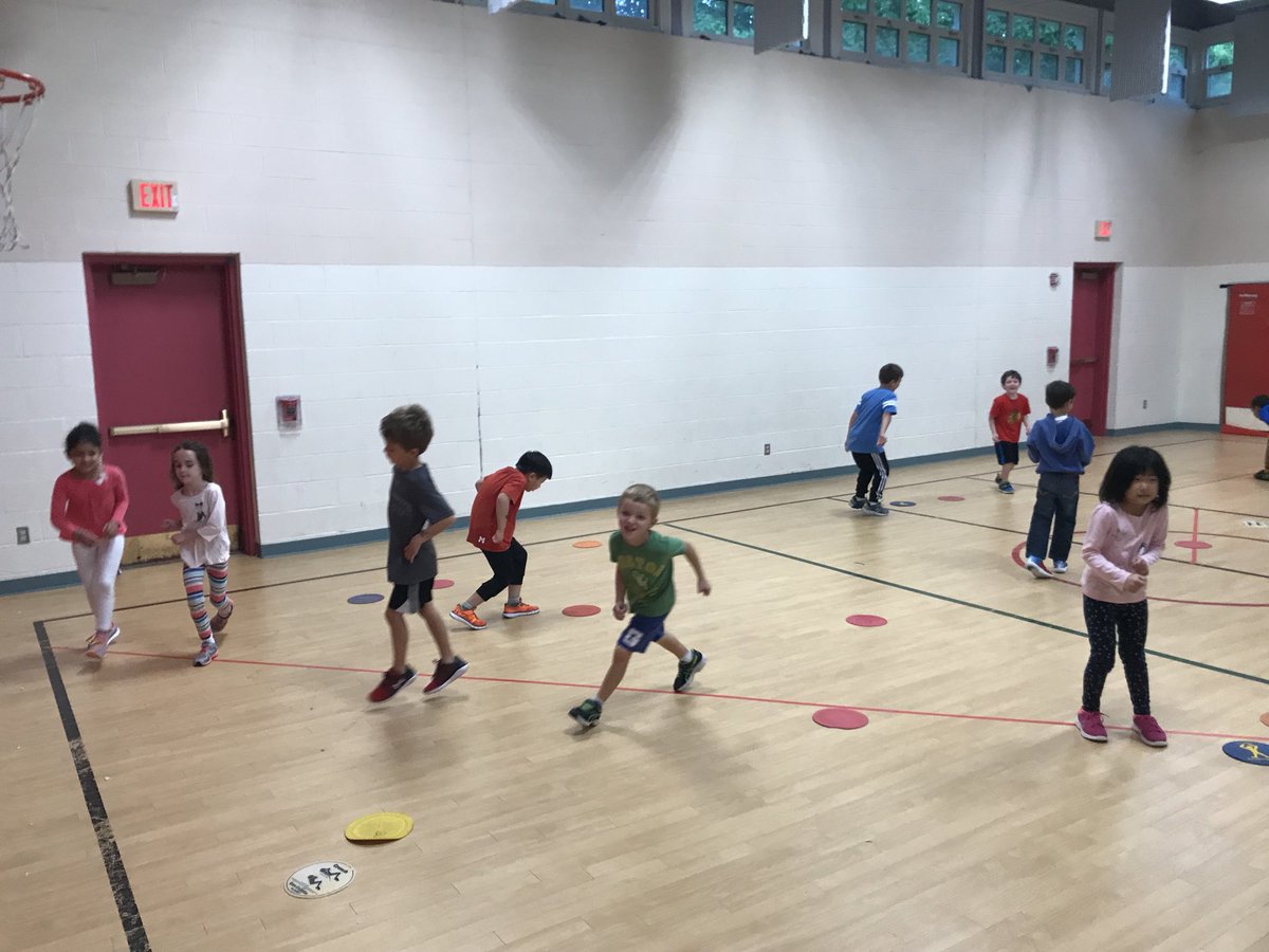 King_PhysEd's tweet photo. @1BFirstGrade in our Rock N Roll Locomotor Challenge game today! #creativemovements #SparkPE @BakerPhysEd #PhysEd https://t.co/xWCKmk4HVT