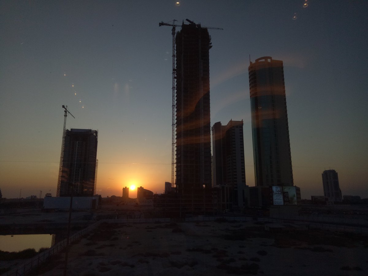 camaeManaloto's tweet image. God is indeed amazing. ❤👏🇧🇭
#photography #photooftheday #bahrain #sunset
