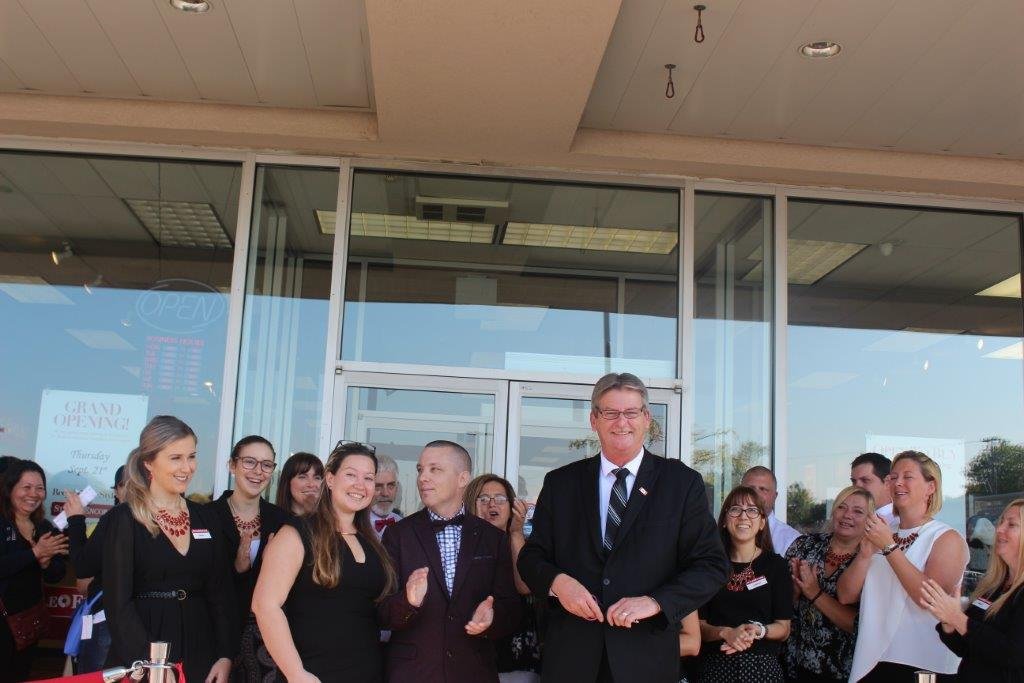 sduvall07's tweet image. Fantastic turn out to the Grand Opening of @StyleEncore on the Mountain – super staff, super deals!