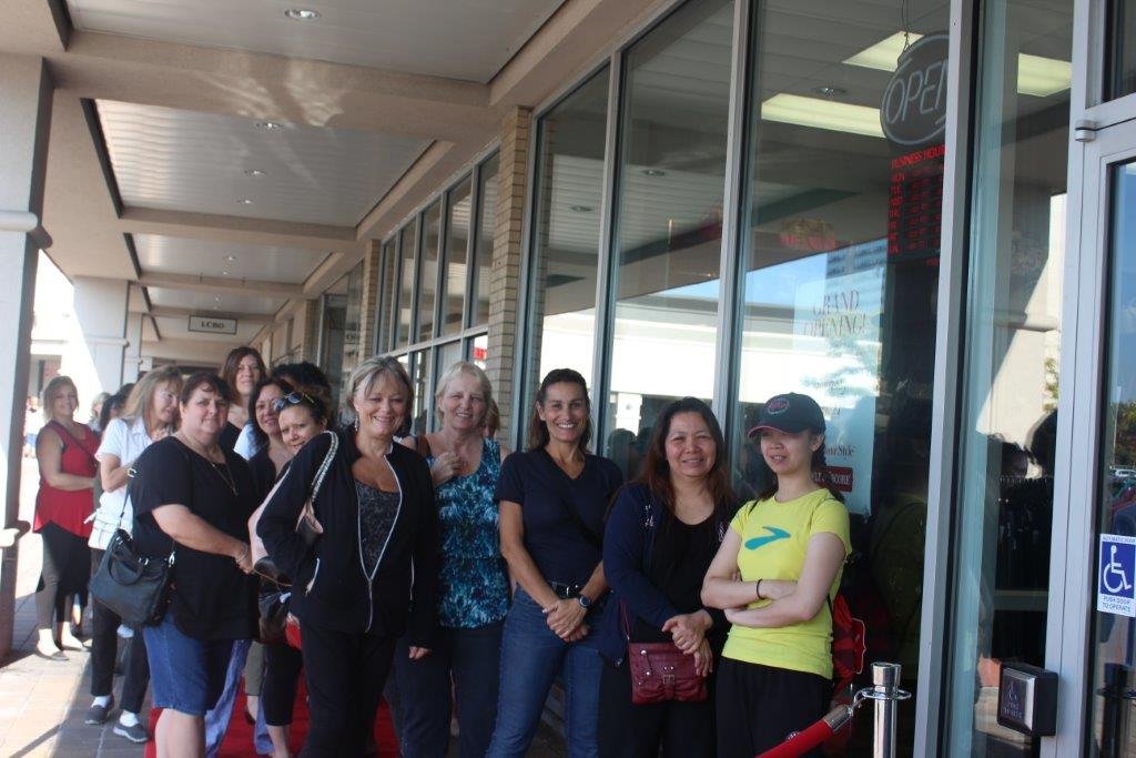 sduvall07's tweet image. Fantastic turn out to the Grand Opening of @StyleEncore on the Mountain – super staff, super deals!