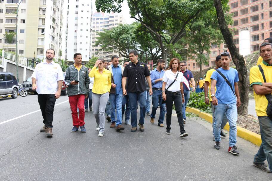 CarlosOcariz's tweet photo. 10:12am entregamos totalmente recuperada, asfaltada, demarcada y señalizada la Av. Principal de #PaloVerde #Ocariz24 https://t.co/ZMOYn0zVbG