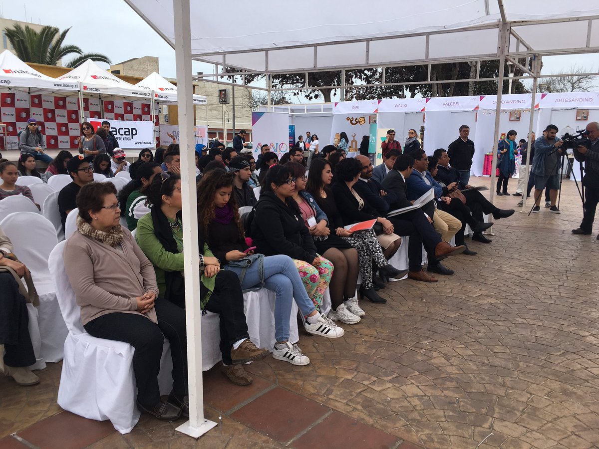 awaio_diseno's tweet photo. Con las autoridades regionales Comenzamos la inauguración oficial de #Awaio2017 #Arica Parque Ibáñez https://t.co/5gFNsc9Ure