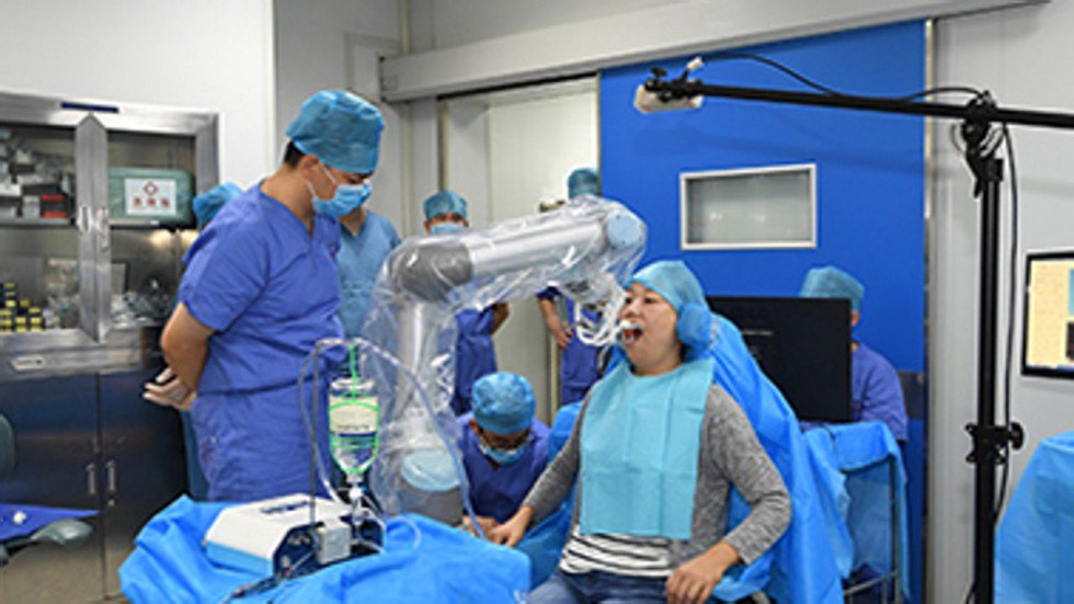Chinese robot dentist is first to fit implants in patient’s mouth without any human involvement. scmp.com/news/china/art…