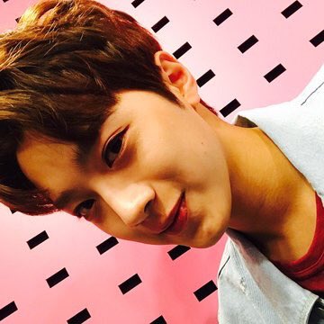 jatfaithen's tweet photo. HAPPY BIRTHDAY MY SWAGGY SON๐๐๐
#GuanlinDay #LaiGuanlinDay #WannaOne #Byeongari https://t.co/cN15X7cJHs