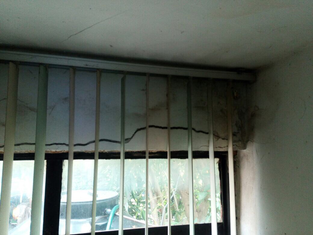 domsday69's tweet photo. #RevisaMiGrieta 
Algún ingeniero que me ayude a determinar el peligro de la estructura a travez de estas fotos? 
Favor de compartir el Tweet https://t.co/2exqpLUEG6