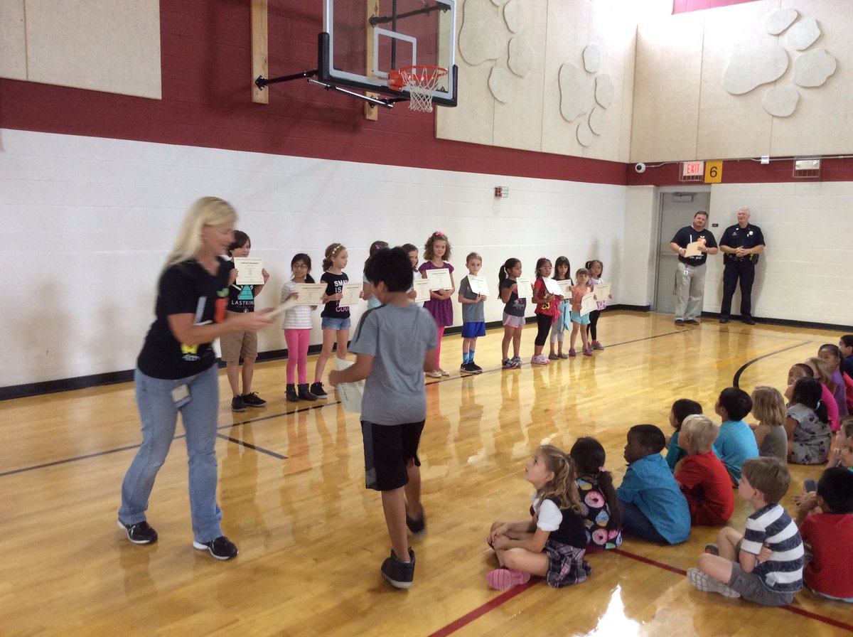 Brookridge512's tweet photo. Bobcats receive their ROAR awards from Mrs. Johnston. https://t.co/g30nFQkX2J