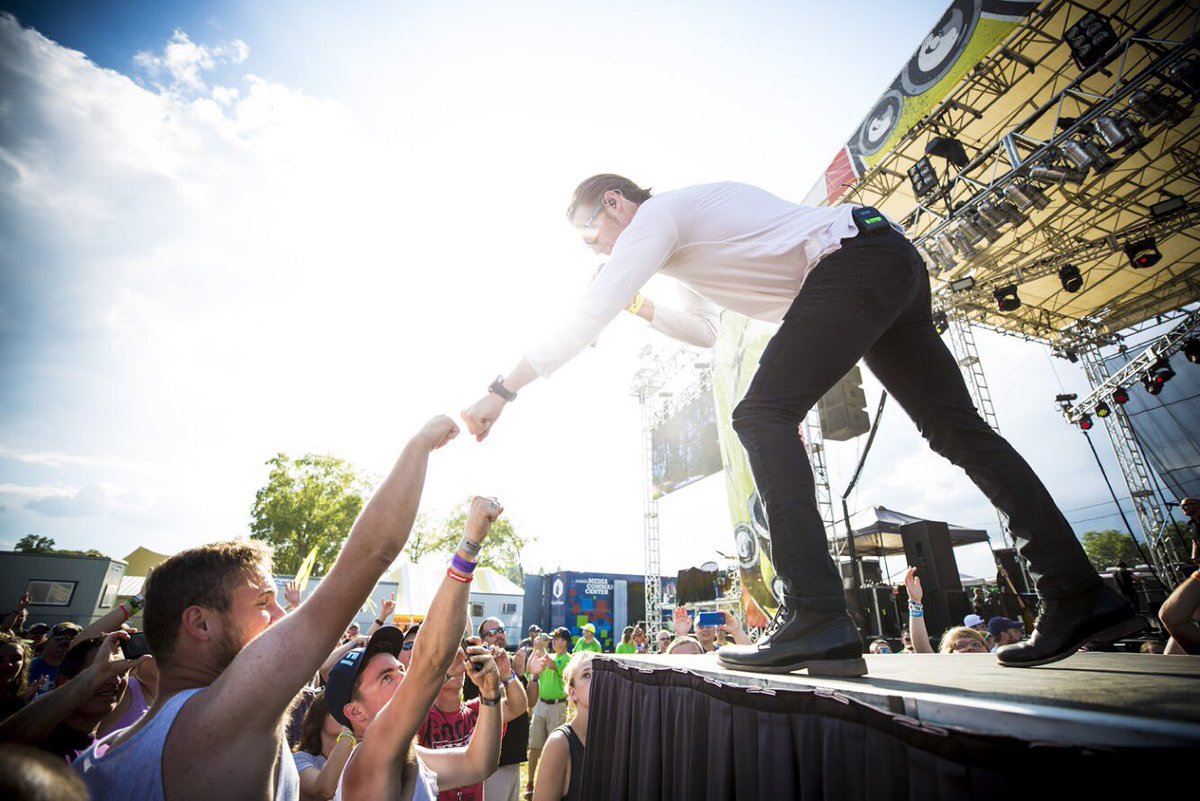 Hello, weekend! We got this! @building429official  #FistPump #uprisefest2017 #TGIF #FridayFunday 📸@lianamariephotography