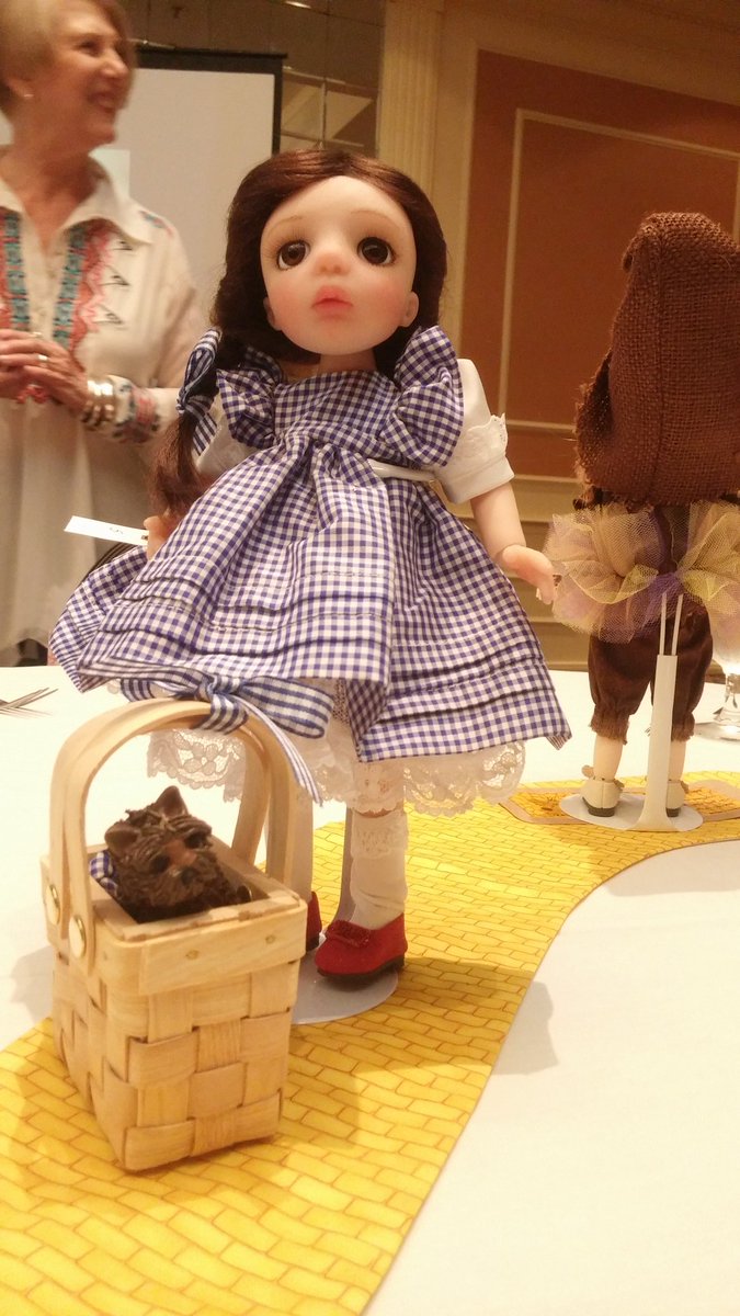 MDCCINC's tweet image. Dorothy &amp;amp; Toto Moulton/Porter lunch 1/2 #MDCC2017 #FairyTalesComeTrue #Danvers