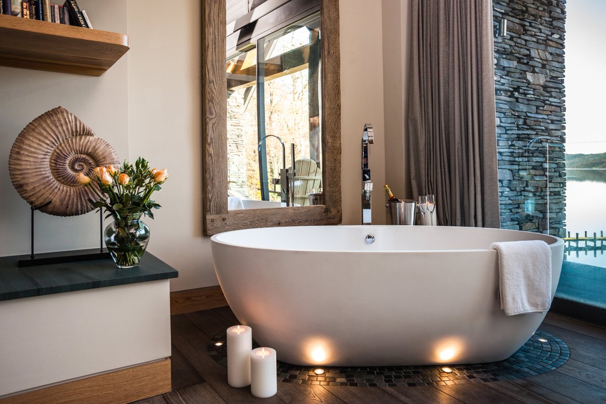 simonescapes's tweet image. We’re celebrating the first day of autumn with 10% off all UK stays between now and December. Browse our houses bit.ly/2v4rLeh