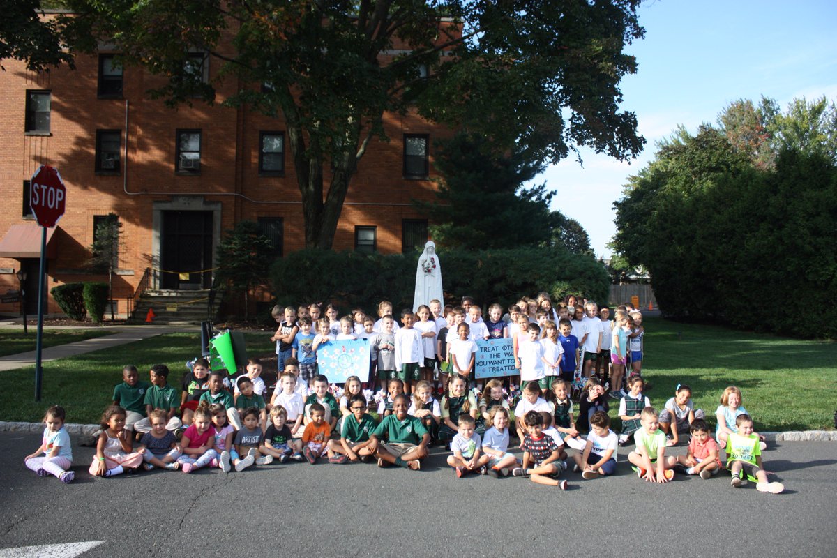 stbacademy's tweet photo. Celebrating #InternationalDayofPeace with Pinwheels for Peace. #catholicschool https://t.co/irNXH6ppEQ