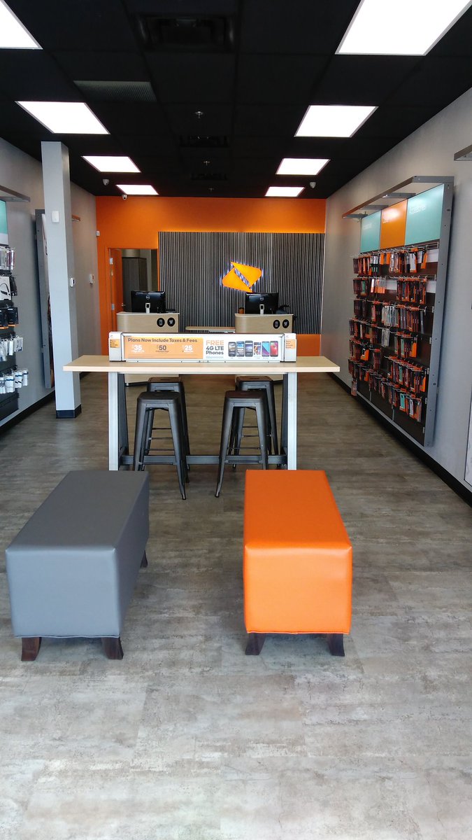 Cortnee57507466's tweet image. Wow, iv never seen it better. Grand opening for a new Boost Mobile stores located at 5860 Lewis Ave Toledo, Ohio.