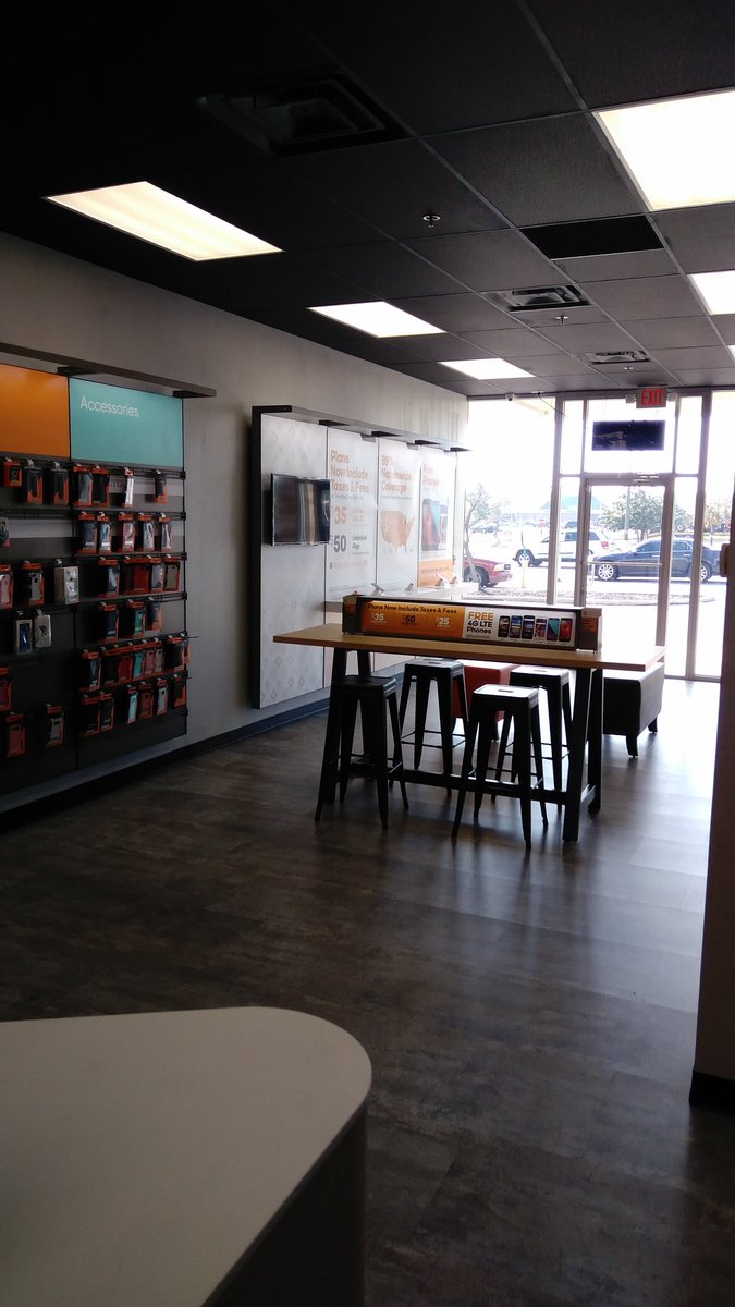 Cortnee57507466's tweet image. Wow, iv never seen it better. Grand opening for a new Boost Mobile stores located at 5860 Lewis Ave Toledo, Ohio.