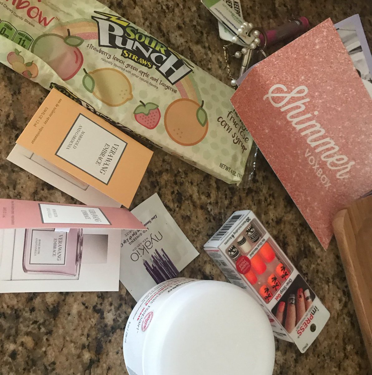 aveyou's tweet photo. Shimmer VoxBox is in! Can't wait to try these #complimentary product! #influenster https://t.co/6ZFf03ACz0