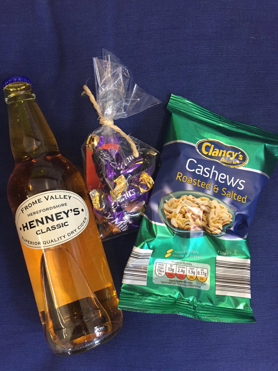 TheMrWinter's tweet photo. When your colleague looks out for you after the LONGEST week! #hanginthere https://t.co/GT1mGnD4de