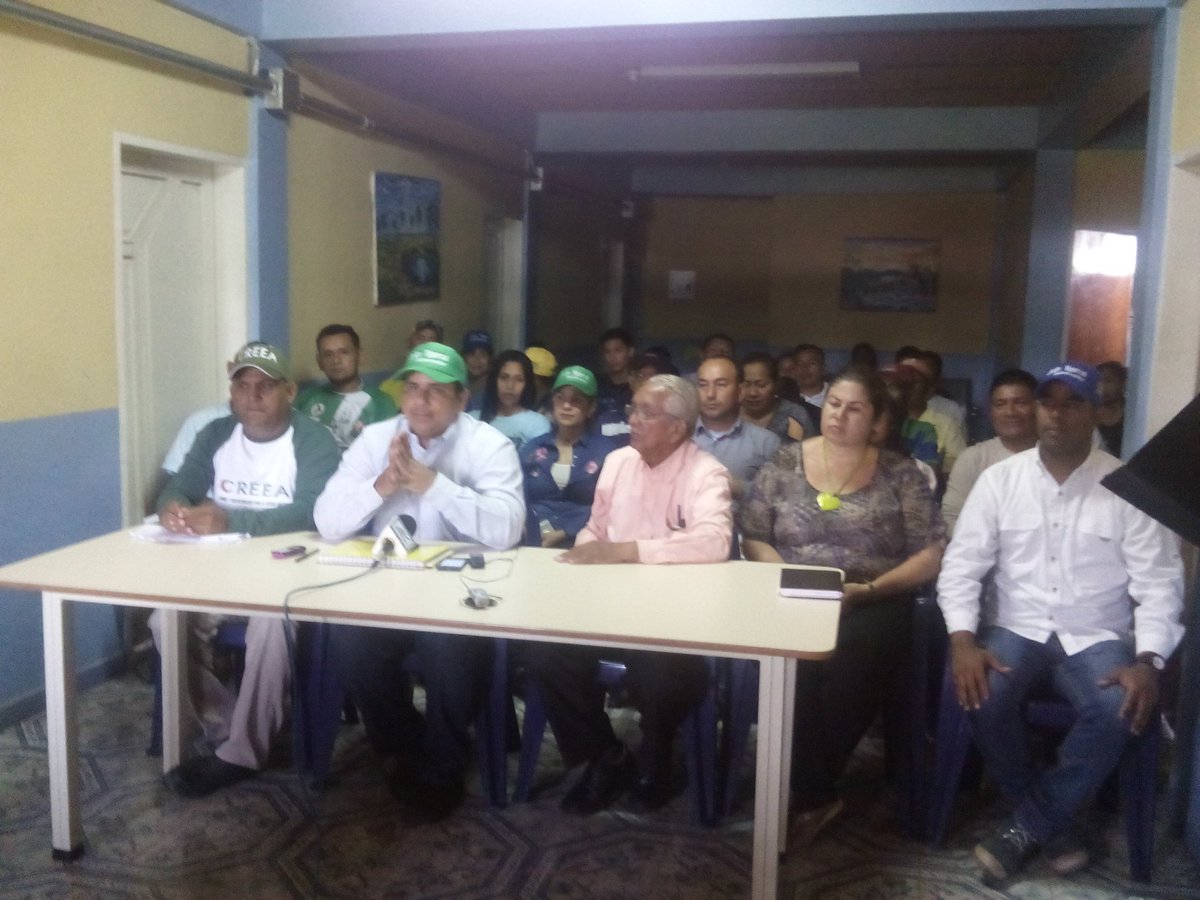 Prensa_Amazonas's tweet photo. En estos momentos el candidato @jhygarza ofrece rueda de prensa oficializando su candidatura a la gobernación del estado Amazonas.
#22Sep https://t.co/xCyatxz2uG