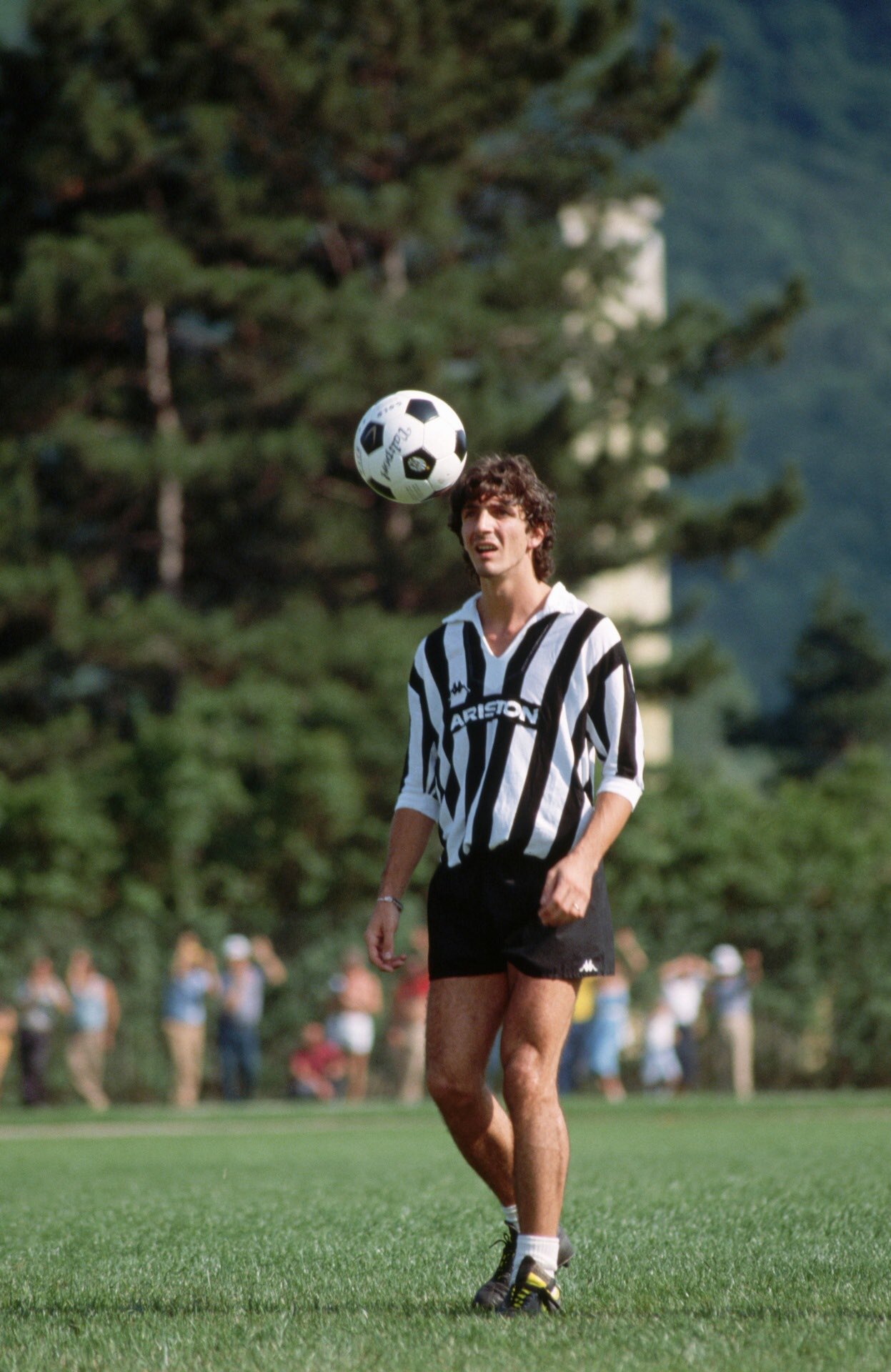 Happy birthday to Juventus legend Paolo Rossi, who turns 61 today.

Games: 138
Goals: 44 : 6 
