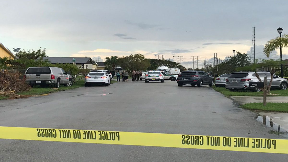 2 children, mother found shot to death in southwest Miami-Dade home bit.ly/2hn59ol?utm_me… https://t.co/bfHK6HTK1N