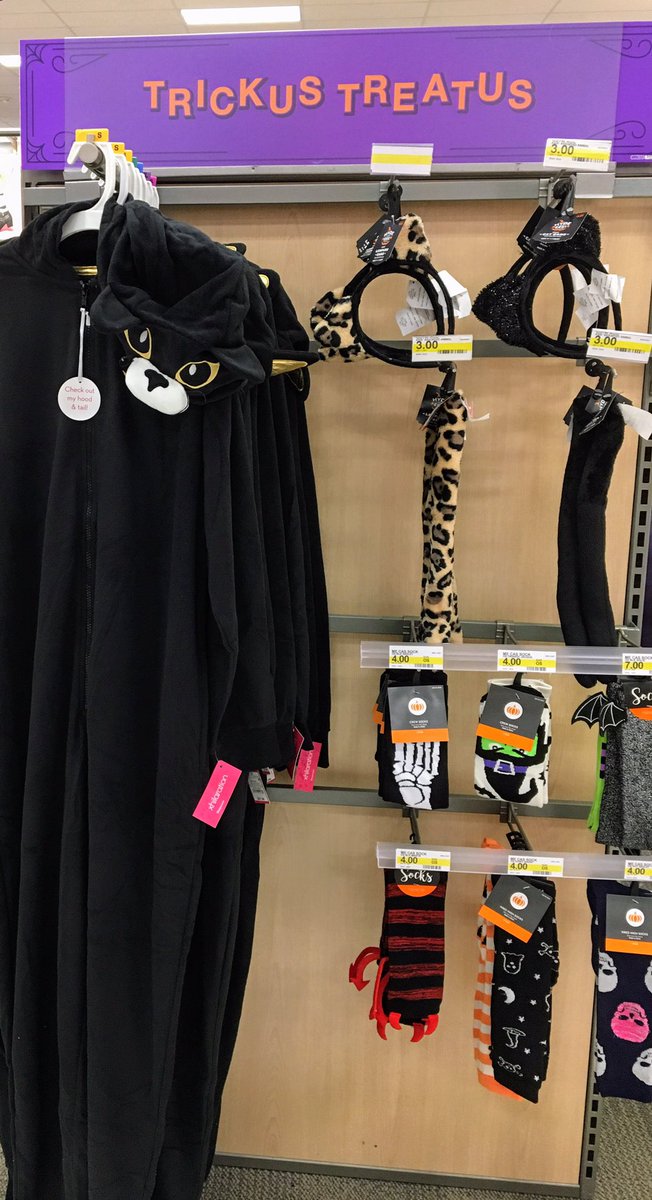 MollyMerch's tweet image. Some amazing Halloween displays from our Style team!! @DerinBriggs @SamanthaVMML