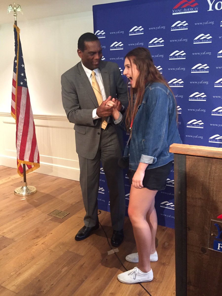 ha_ileyy's tweet photo. Shoutout to Burgess Owens for casually letting me try on his Super Bowl ring and giving a truly inspirational speech. #yaf2017 https://t.co/4dFIk8bW9i