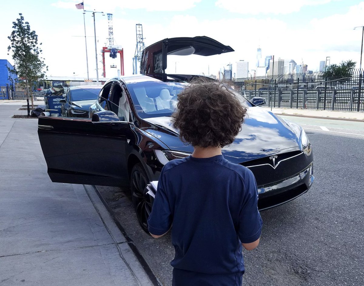 Tesla's tweet photo. Model X reviewed by a 9-year-old https://t.co/U75YK6kmnk https://t.co/3JK0tpBrpF