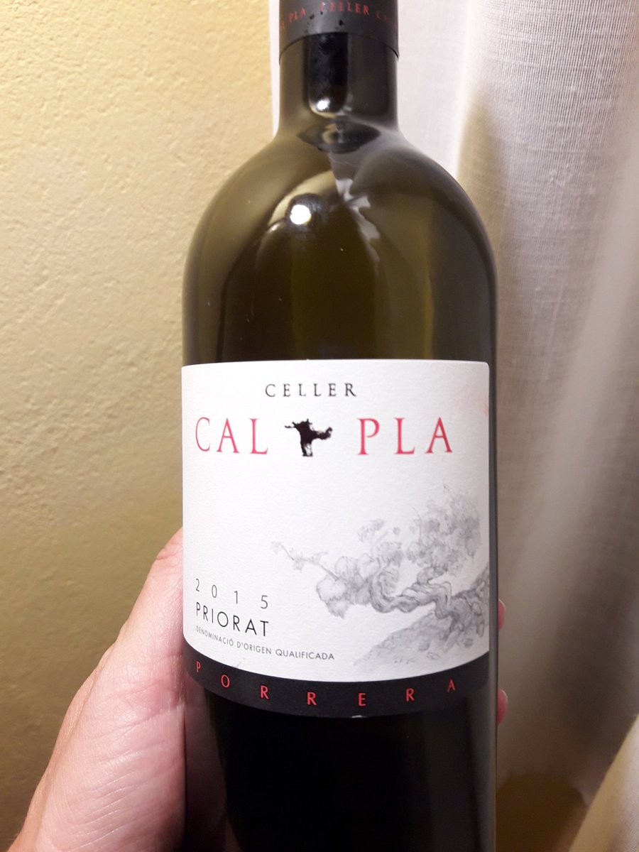 carme_bf's tweet photo. No guardem vins, ens els bevem. Disfrutant d'un #Priorat per sopar.
Celler #CalPla #Porrera #DOQPriorat #DOQ #PetitsPlaers #WineLovers https://t.co/n6vPM4UCMX